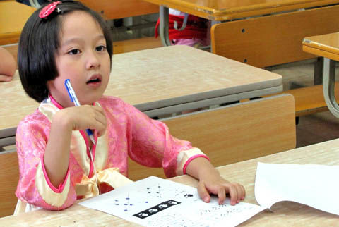 Thi thử lớp 1 khó như đề thi lớp 4